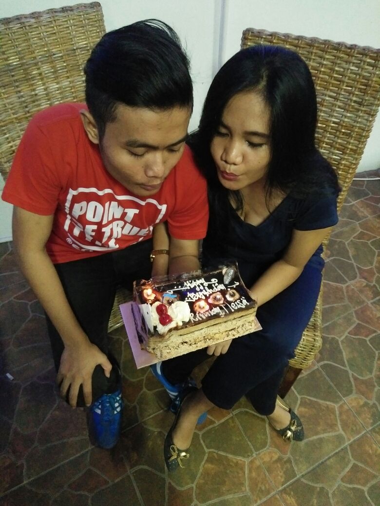RivaldyMeisa's tweet photo. Terimakasih perempuanku. Di 21 ini kamu hadir dan mengubah menjadi lebih baik dari sebelumnya. Tetap disampingku nit https://t.co/mCgqmSljqT