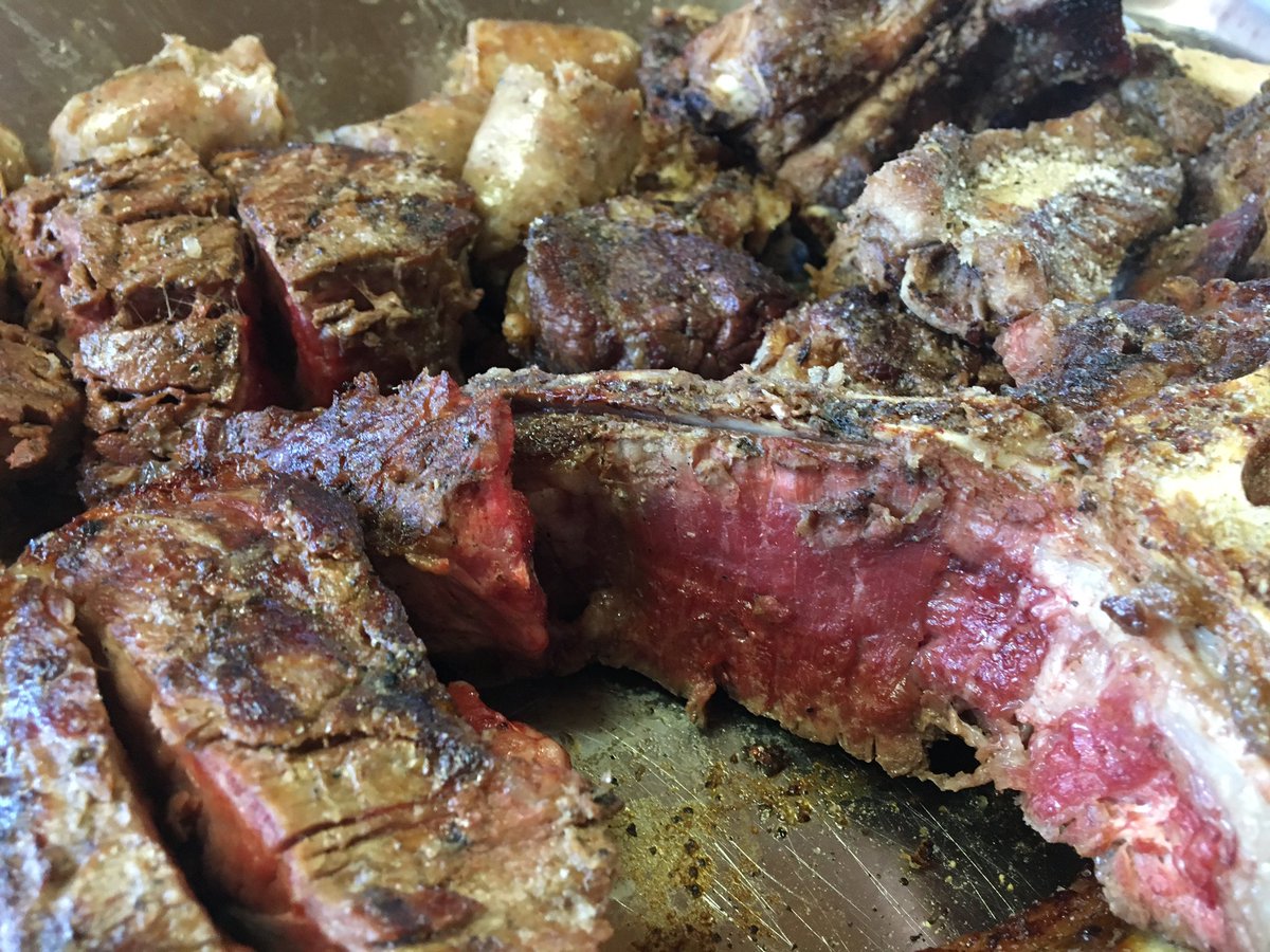 TuscanWeddCakes's tweet photo. Amazing Bistecca Fiorentino for Sunday lunch at the olive grove #chefpaoloflorence #thespicelab https://t.co/7YZAQ8mHhd