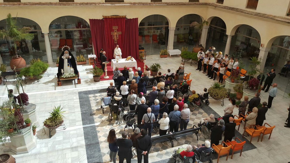 oclevanta's tweet photo. Desamparados presidiendo la Eucaristía en #Fragela @HdadCaidoCadiz #MayoenCadiz #1demayo #CofradiasCa https://t.co/ZddZ6JNH5T