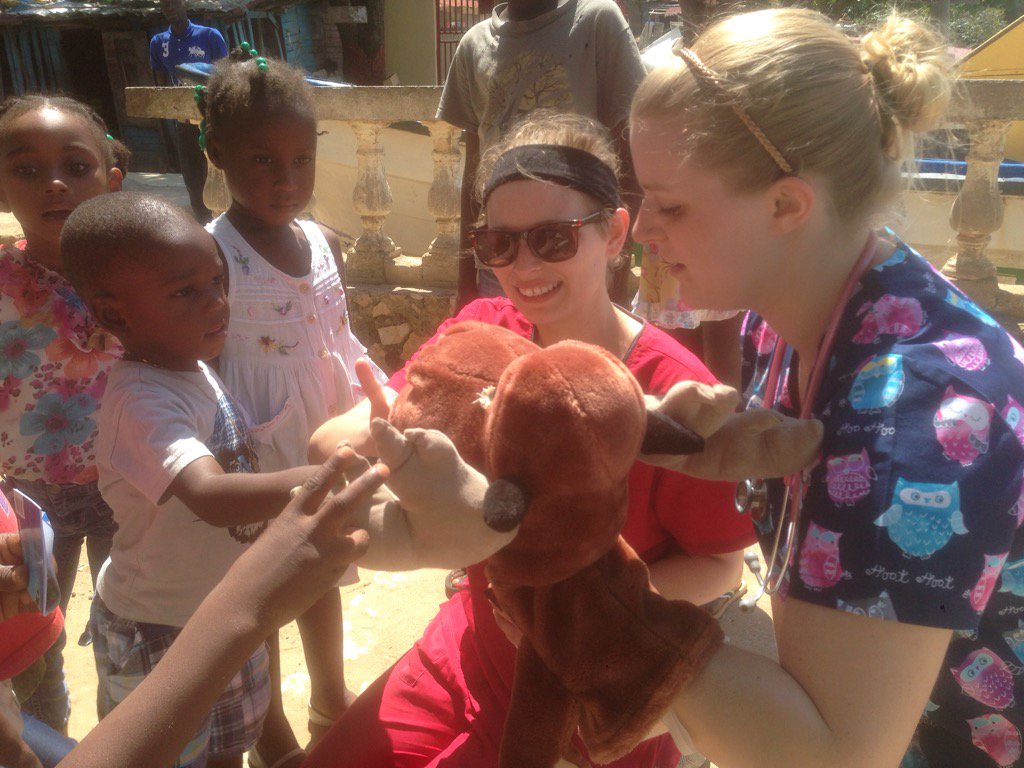ruth17geurts's tweet photo. Dental hygiene with children in Haiti #lambtoncollege #haiti #rayjon https://t.co/wcIWrRnoTU