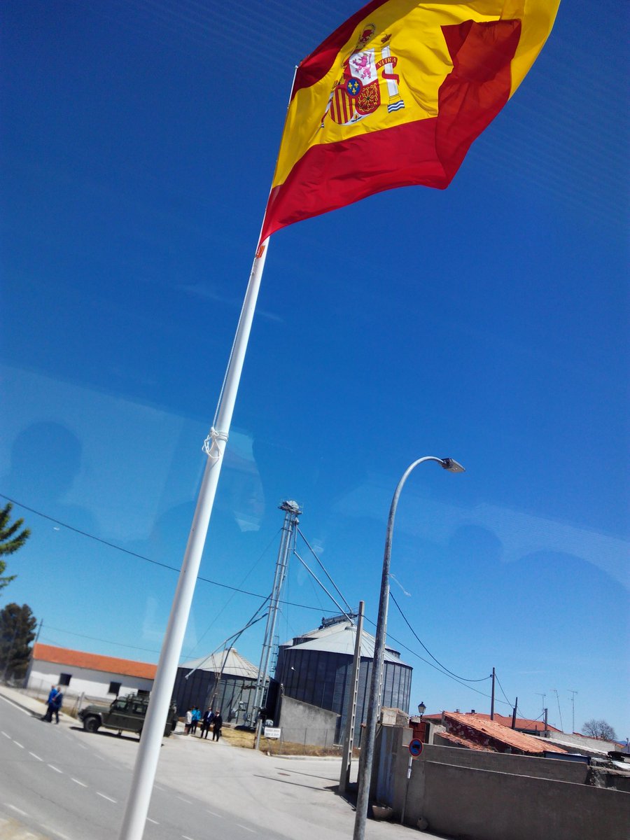 17_David_17's tweet photo. Izado de bandera en Estremera https://t.co/hgq62nik6J