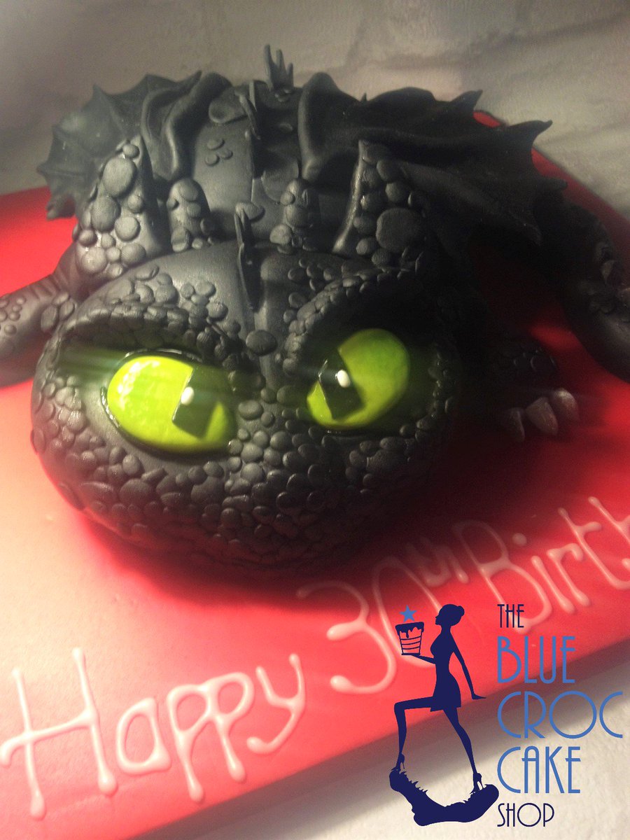 BlueCrocCake's tweet photo. How to train a dragon #toothless all cake... https://t.co/QyhKJd9dIp