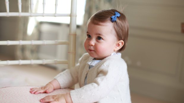 Kensington Palace releases new photos of Princess Charlotte 
cp24.com/lifestyle/huma…