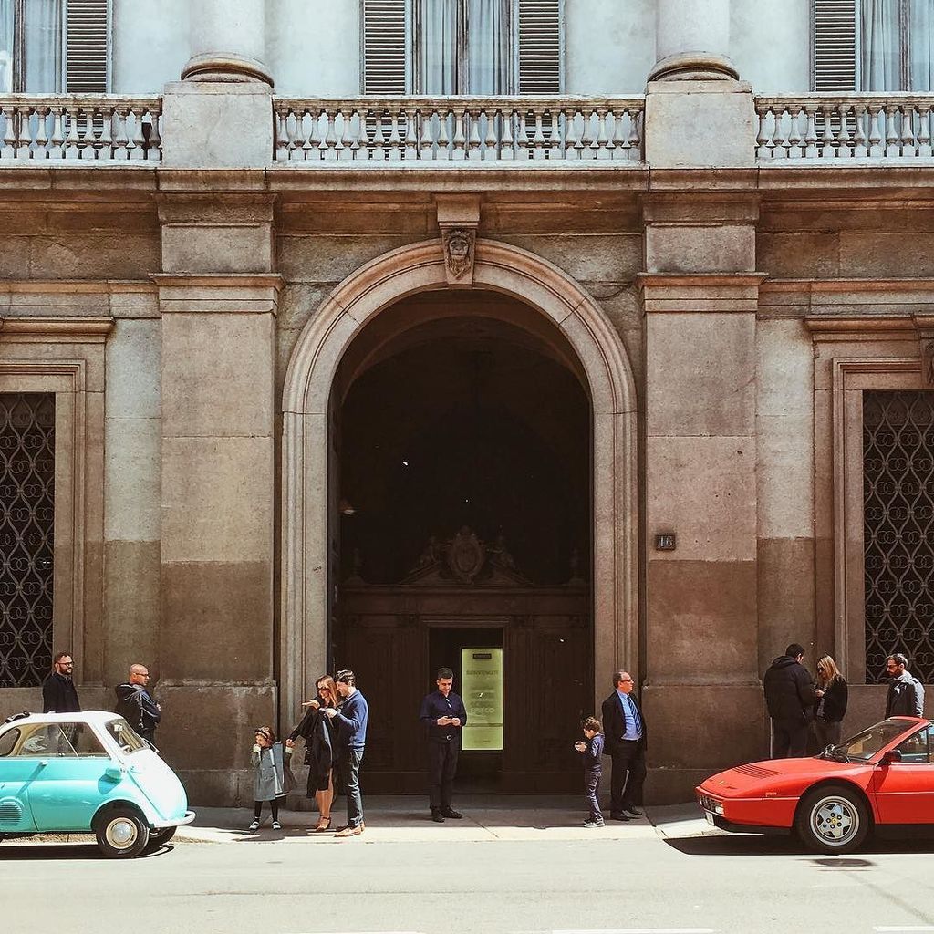 JustThatDan's tweet photo. 20//Which car to choose? 🚕🏎 #milano #ferrari #DHPlichtspiel #perspective #focus #urban #ur… https://t.co/Ul2l4on4a6 https://t.co/2yX90Ipkyr