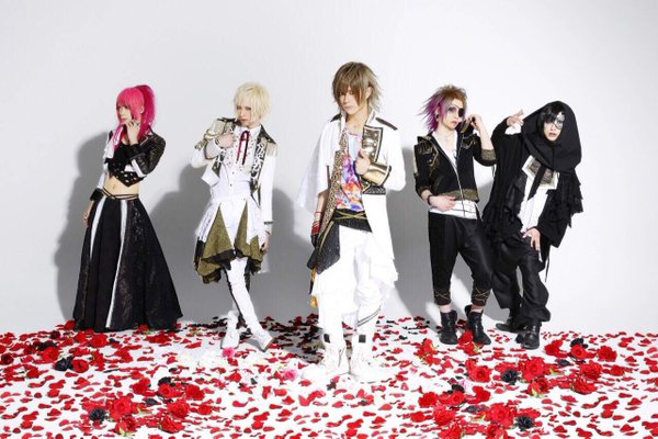 ViViDColorsSP's tweet image. [!] Ko-ki comenta que ya ha salido el grupo con miembros de REALIVE y se llama LAGLESS.