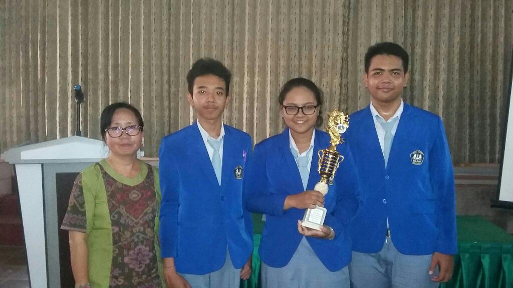 Congrats Adi, Yusa, dan Annisa telah memenangkan LDBI Provinsi (juara 1), semoga juara di nasional
#gogetgold