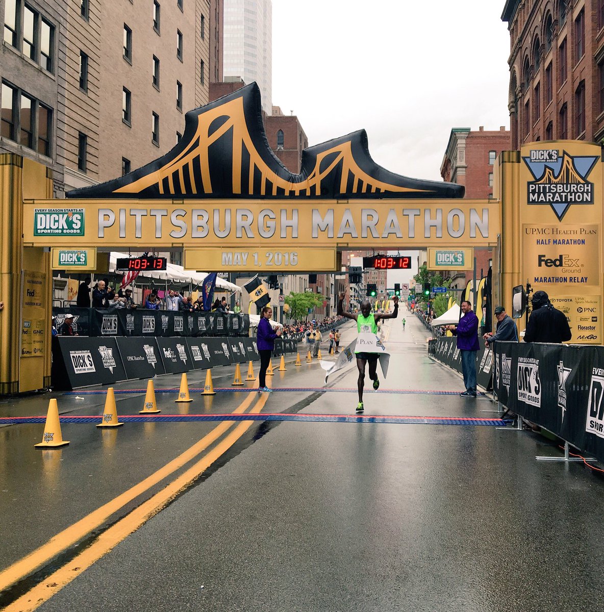 UPMCHealthPlan's tweet photo. And we have a winner! Congratulations Julius Kogo! #GameOnPGH #GameOnDowntown https://t.co/Bb2ai1e0Ow