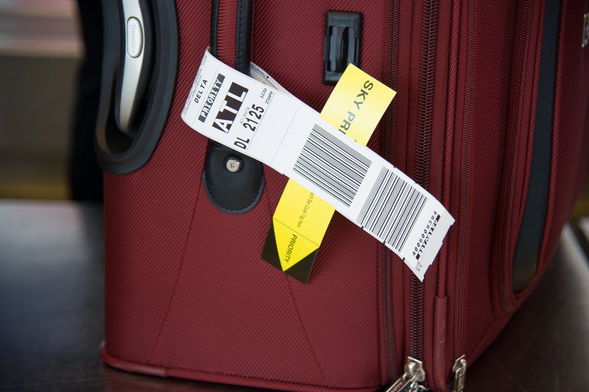 BringMNNews's tweet photo. No more lost luggage? Delta’s new technology lets you track your bags https://t.co/JDpdSlGTrf https://t.co/HS5ecCfXlT