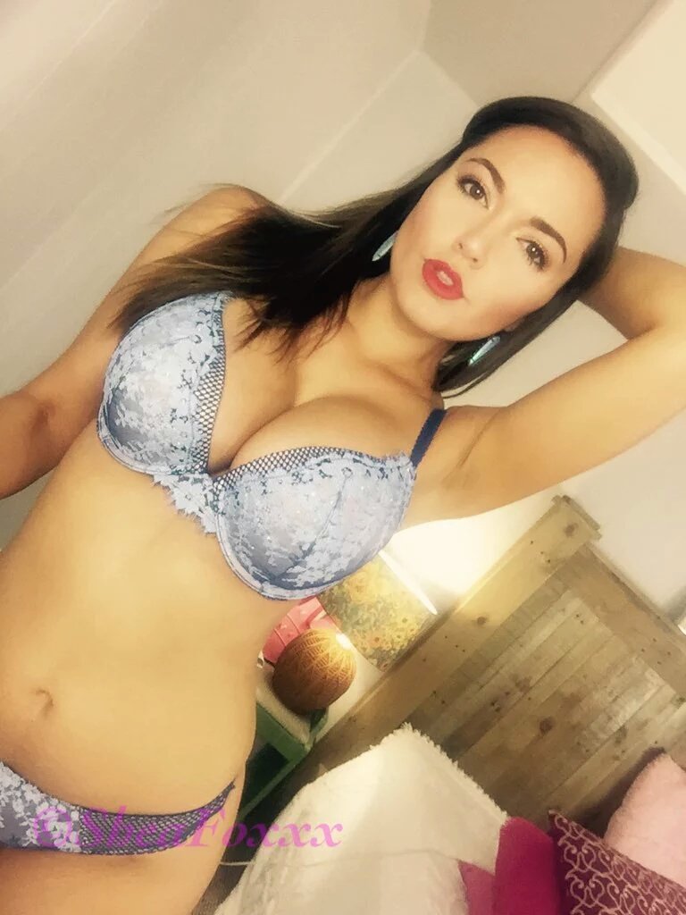 Natuky85's tweet photo. MUST #FOLLOW &amp; #RT 

😍😍 @SheaFoxxx  😍😍

🔥🔥 🇸️🇪️🇽️🇾️ 🔥🔥 #Camgirl

#GoAndShowHerLove 💕💕 https://t.co/7x25SKuWQM
