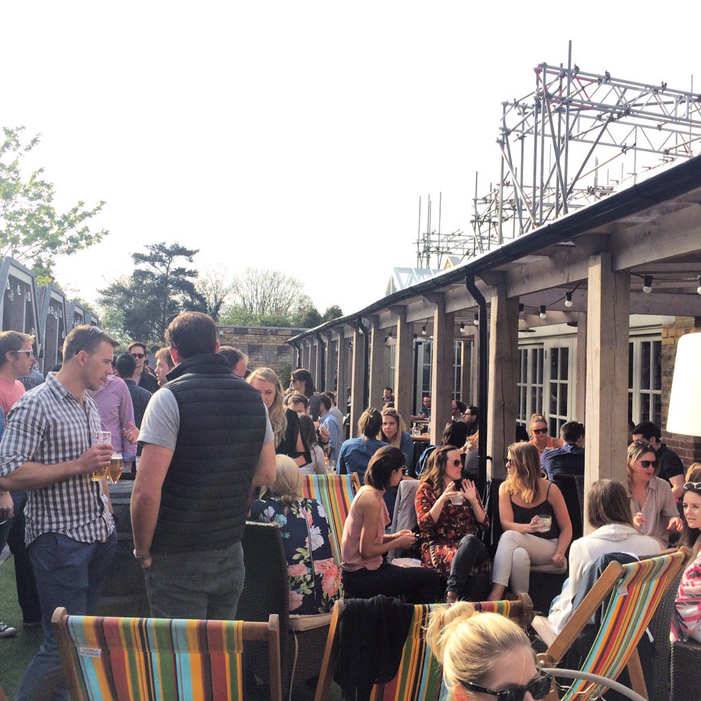 Erinisabella2's tweet image. Wouldn't a bank holiday without a simple few @CastleTooting #tooting #redfaces #bankholiyay