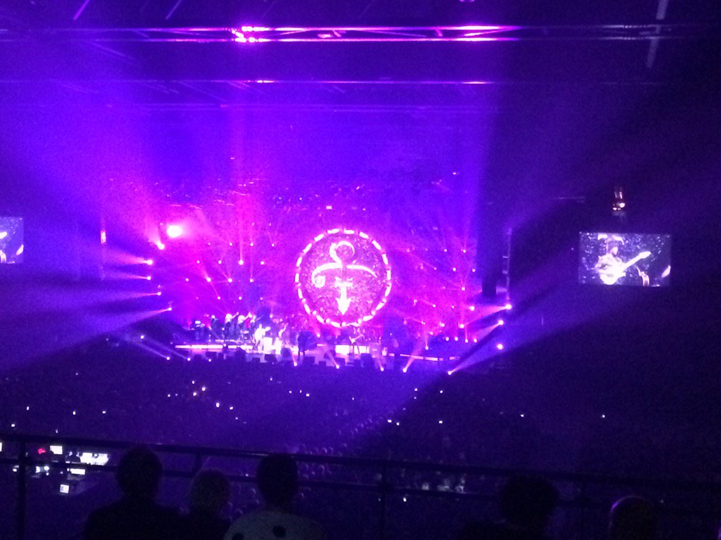 YoyoiiOfficiel's tweet photo. Vibrant hommage ร Prince par Polnareff,respect!#Polnareff #Prince #Epernay #millesim #yoyoii #hommage #RIPPrince https://t.co/WFly6Md1LR