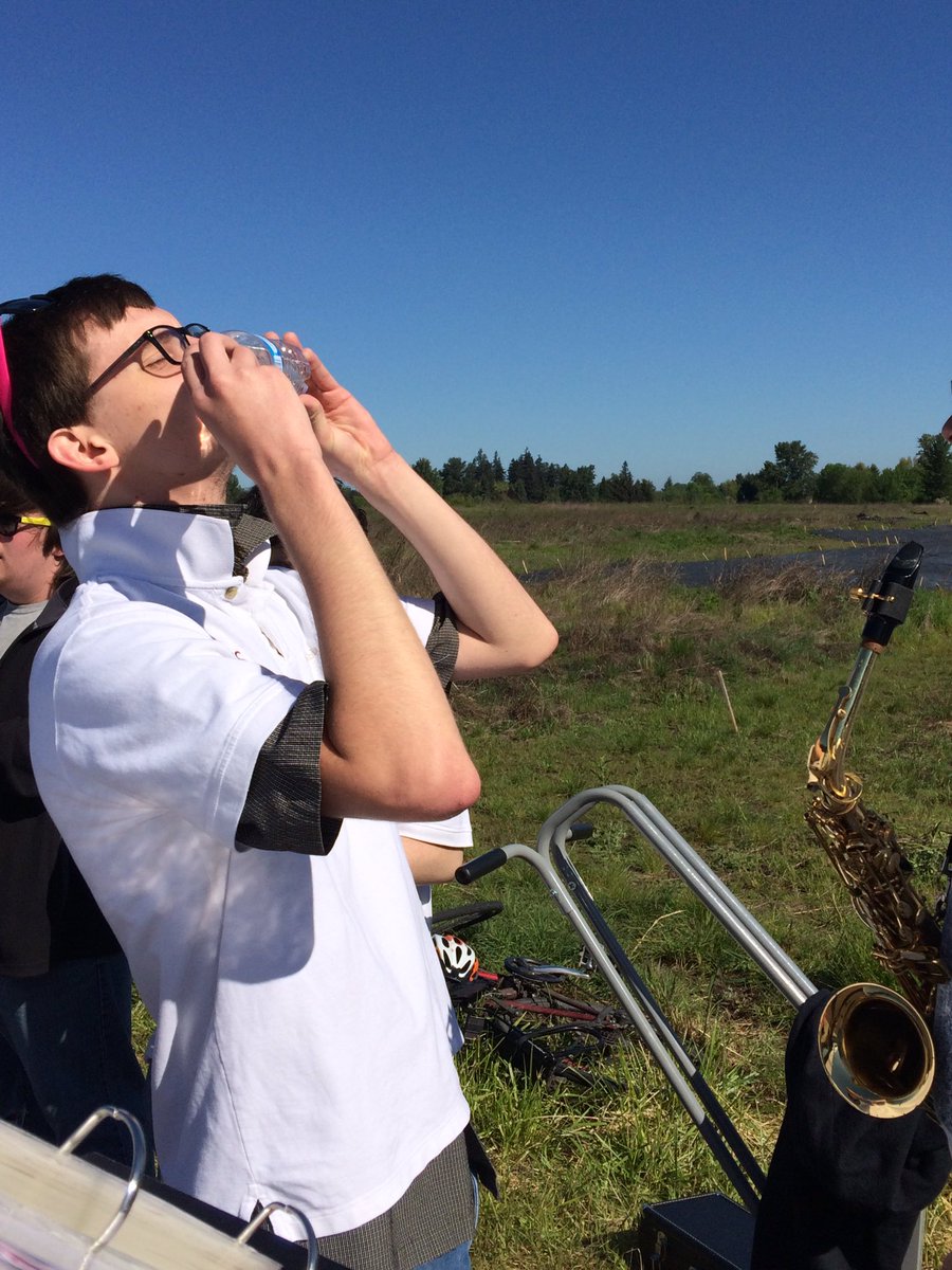 JCHSmusic's tweet photo. How to deal with a trumpet-playing marathon. #EugeneMarathon https://t.co/TpfGsjYRth