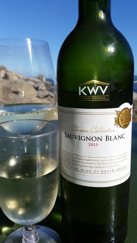 ThalesServices's tweet photo. Perfect autumn day in Cape Town - even when drinking from plastic cups!  @KWVwines @wineoncork @johannfourie https://t.co/nZ4JHxThhI
