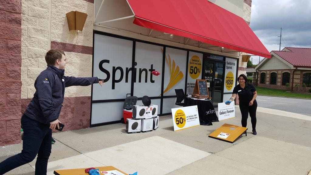 ShawneeSprint's tweet photo. Come out to Shawnee and check out our great deals! We've got food, games, and best of all Savings!!! #Switchandsave https://t.co/qooE5M5U5B
