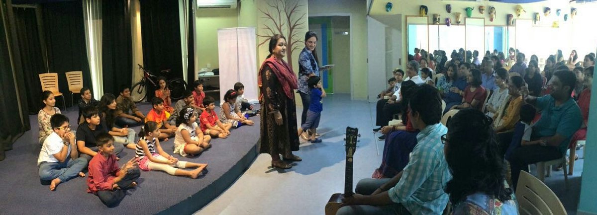 EkjuteYTC's tweet photo. Sum moments becum rly special#Nadira Babbar#Juuhi Babbar Sonii#Imman Sonii &amp;#Annup Sonii wth parents of malad venue. https://t.co/wx6WGL4SjS