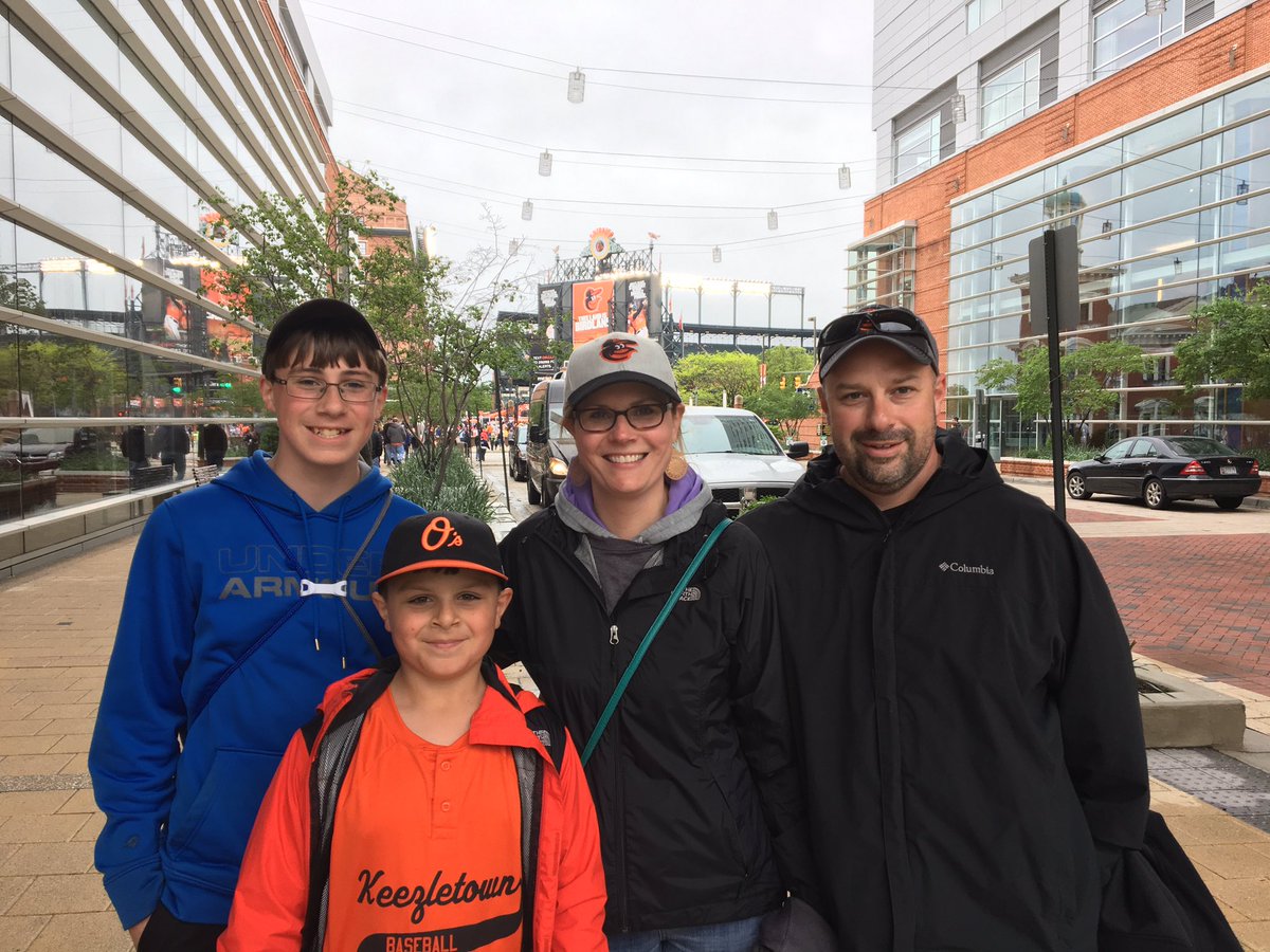 JohnnyOsmond's tweet photo. The Harmans meet the O's. #Birdland https://t.co/Xkjy0RS4Ax