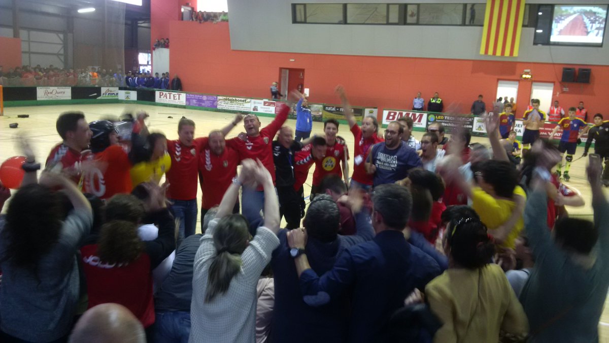 okcevendrell's tweet photo. #CCatJuvenilHoqueiPatins El Vendrell caaaaampió #GradaJove @ORNvendrell @MoritzBarcelona @hummelspain #okbase #okcat https://t.co/R3vrDy9LqT