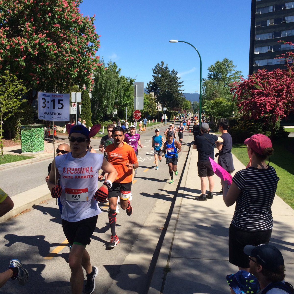 CaseyCrawfordPB's tweet photo. Brilliant day for a run! Congrats Vancouver marathoners. @BMOVanMarathon #runvan #keeponcheering https://t.co/tGrOEhr5iD