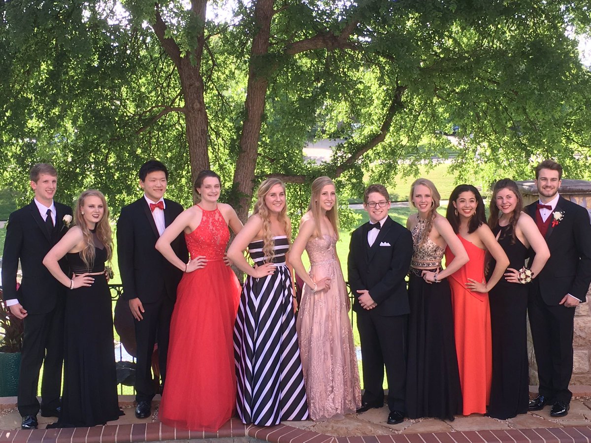 rileyyy_young's tweet photo. prom! https://t.co/RVg1JsR3CX
