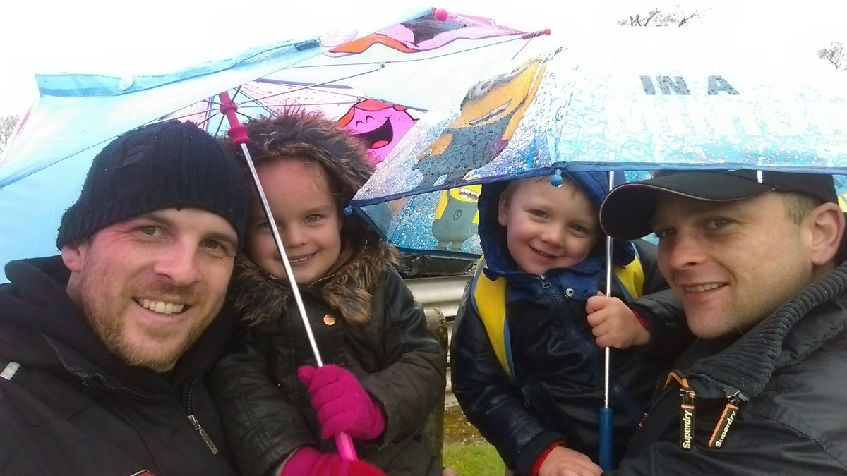 Mgalls24's tweet photo. Very wet day @OfficialBSB qualifying with @peterstretton24, Paige and the G-Man 💨 https://t.co/JtdGaClYKc