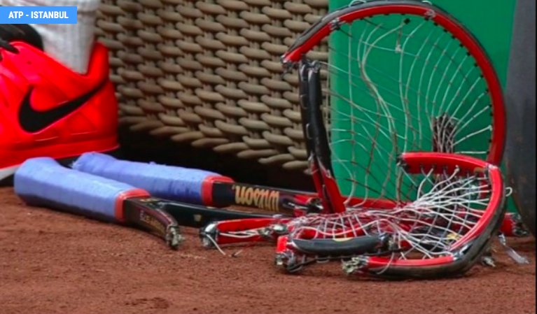 Димитров поломал три ракетки в финале Стамбула