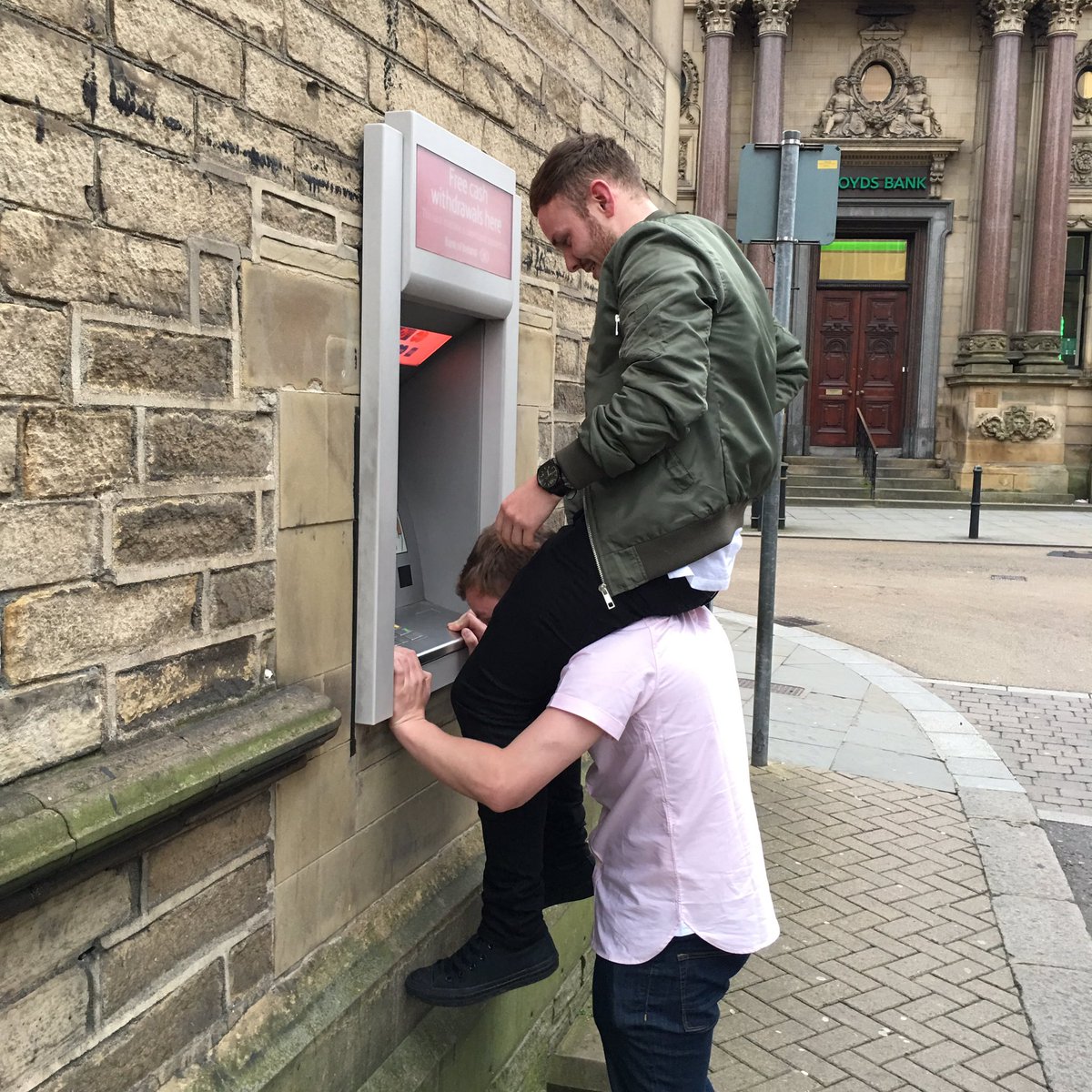 5mozzer's tweet photo. Cash machines in Halifax #smallmanproblems @ncartman1 @scottcarts ๐๐ https://t.co/qZEZU9JhLk