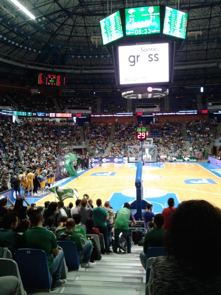 DCaracuel's tweet photo. Me alegro de volver a ver al @FondoVerdeMalag  ...os hemos echado de menos en partidos atrás... ¡Modo ironía ON! https://t.co/zquv8EUh2d