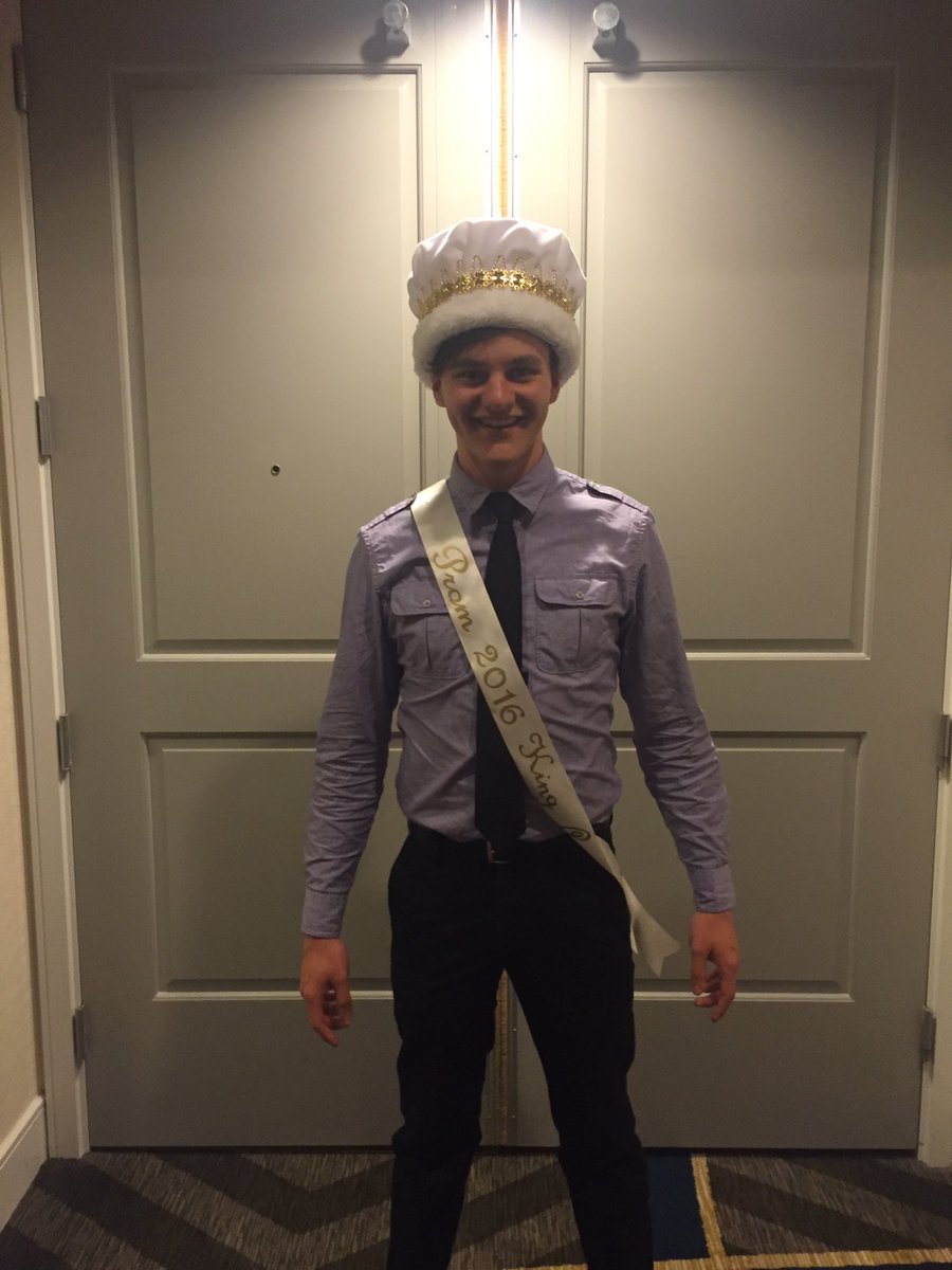evergreendrama's tweet photo. Looks like sour actors and technicians had a fantastic night at prom! Two of our actors even won King and Queen! https://t.co/dsz2DSF0lR