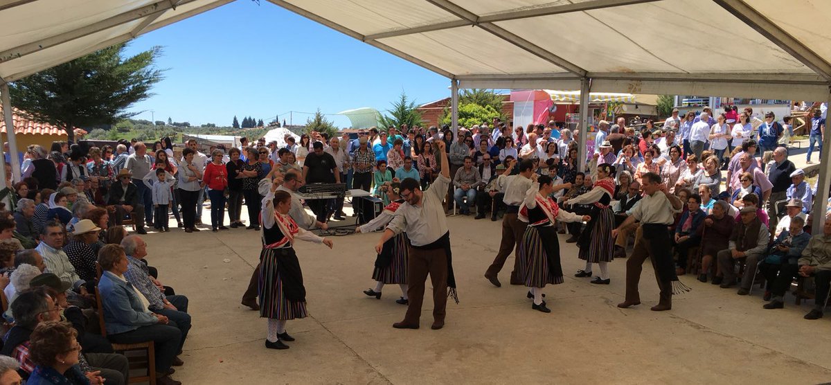 Moncovil's tweet photo. Hoy hemos llevado hasta Zahínos (Badajoz) lo mejor de nuestro folklore para su Feria y Fiestas de las Cruces de Mayo https://t.co/LV7zMWmOxG