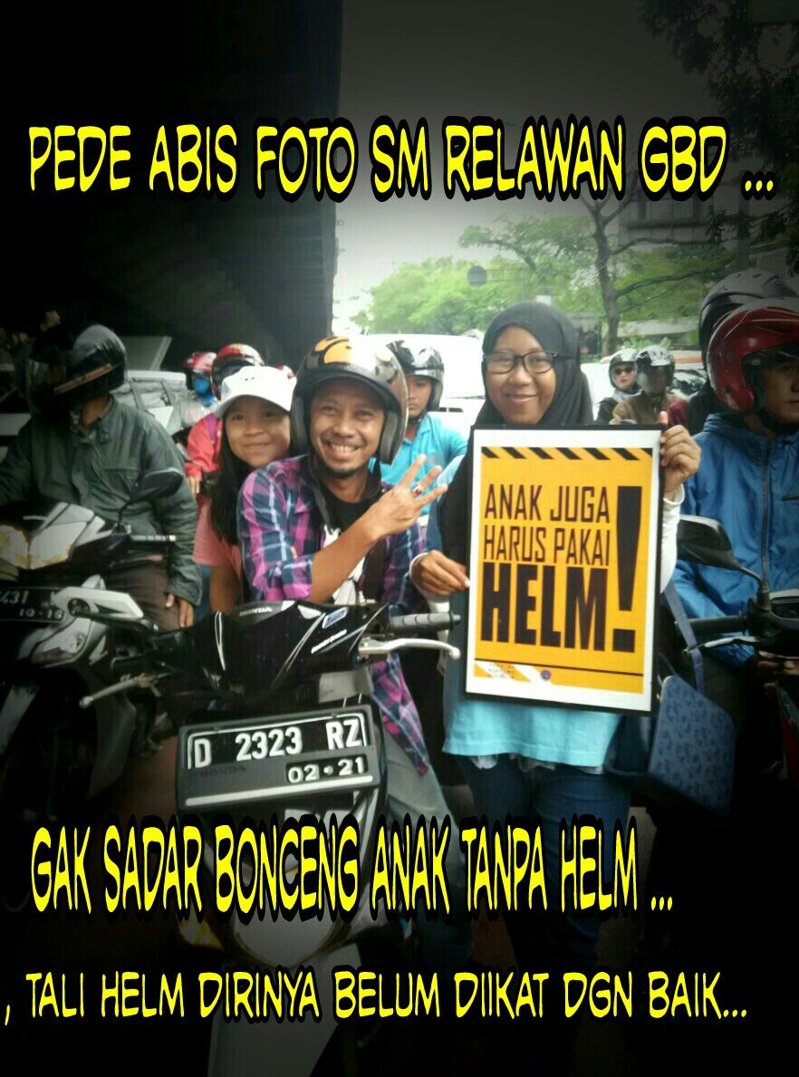 Dengan senyum dan cara yang menyenangkan mengingatkan pengendara tentang perlunya tertib pake helm. :) <a href="/PRFMnews/">Radio PRFM</a>