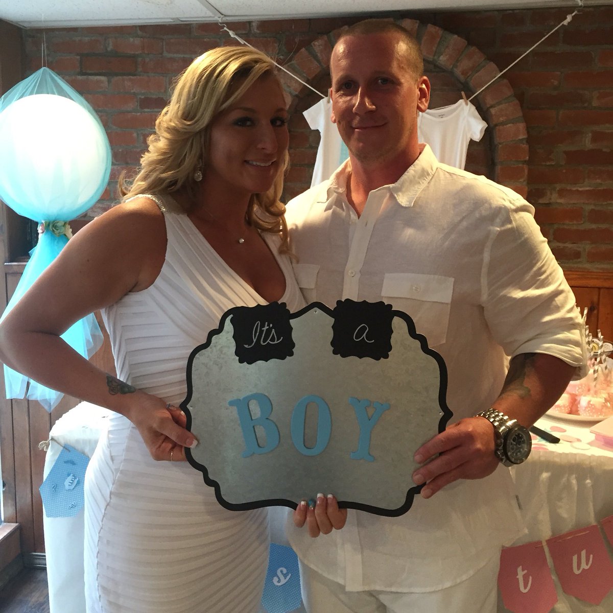 GenaLynnW's tweet photo. #itsaboy !! 💙💙💙💙 #havingAboy #babyboy #pregnancy #babyannouncement #pregnant https://t.co/eYtuBNIZlA