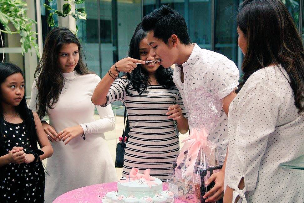 cassandrasleee's tweet photo. Bsk Senin 2 Mei nntn di @SCTV_  Halo Selebriti segmen 5 ya ..'Birthday Surprise Vanes' jam 9 am https://t.co/QE1YXbeYCs