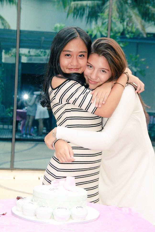 cassandrasleee's tweet photo. Bsk Senin 2 Mei nntn di @SCTV_  Halo Selebriti segmen 5 ya ..'Birthday Surprise Vanes' jam 9 am https://t.co/QE1YXbeYCs