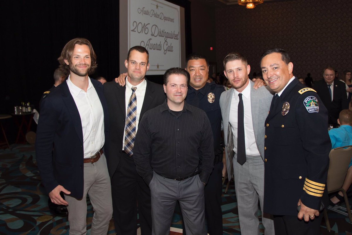 ArtAcevedo's tweet photo. Thanks @jarpad &amp; @JensenAckles for joining us to honor APD's finest. Cops matter. Remember to always #ThumbsUp4Blue https://t.co/kvPtml2QHb