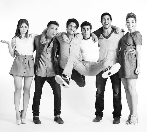 obrientumblr's tweet photo. the original teen wolf cast is a blessing https://t.co/YcJ4gRPa1G