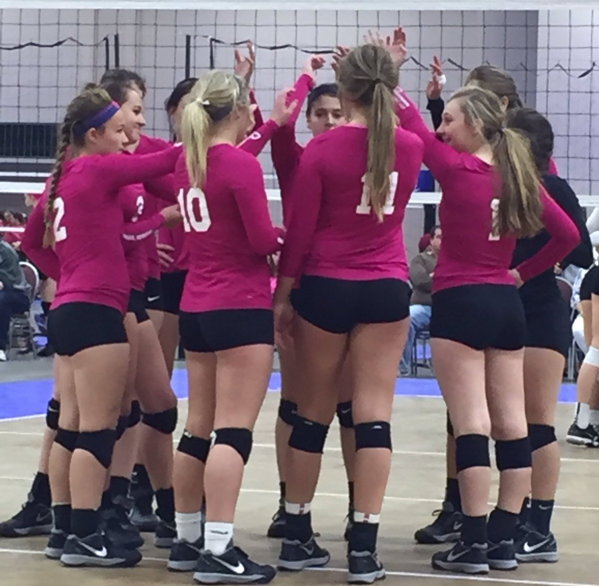 NicoleMBianchi's tweet image. Let's do this Performance 16 Nike... Final Day @MorgenJean #playlikechamps #lovethesegirls