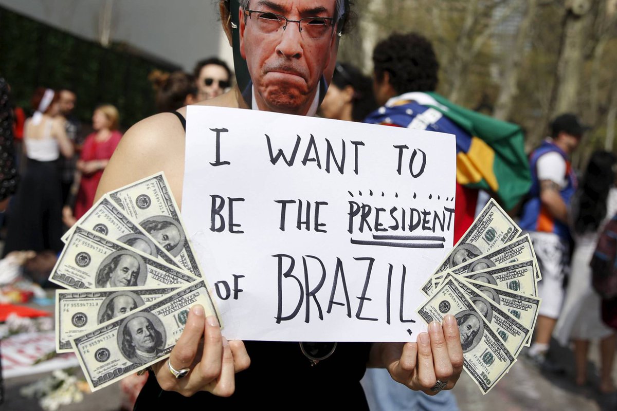 obrasilonline's tweet photo. #CunhaPresidente Cunha é invencível e graças ao STF ele está levando o Brasil ao caos: https://t.co/oBWalEnSC0 https://t.co/7jfE0dvE7F