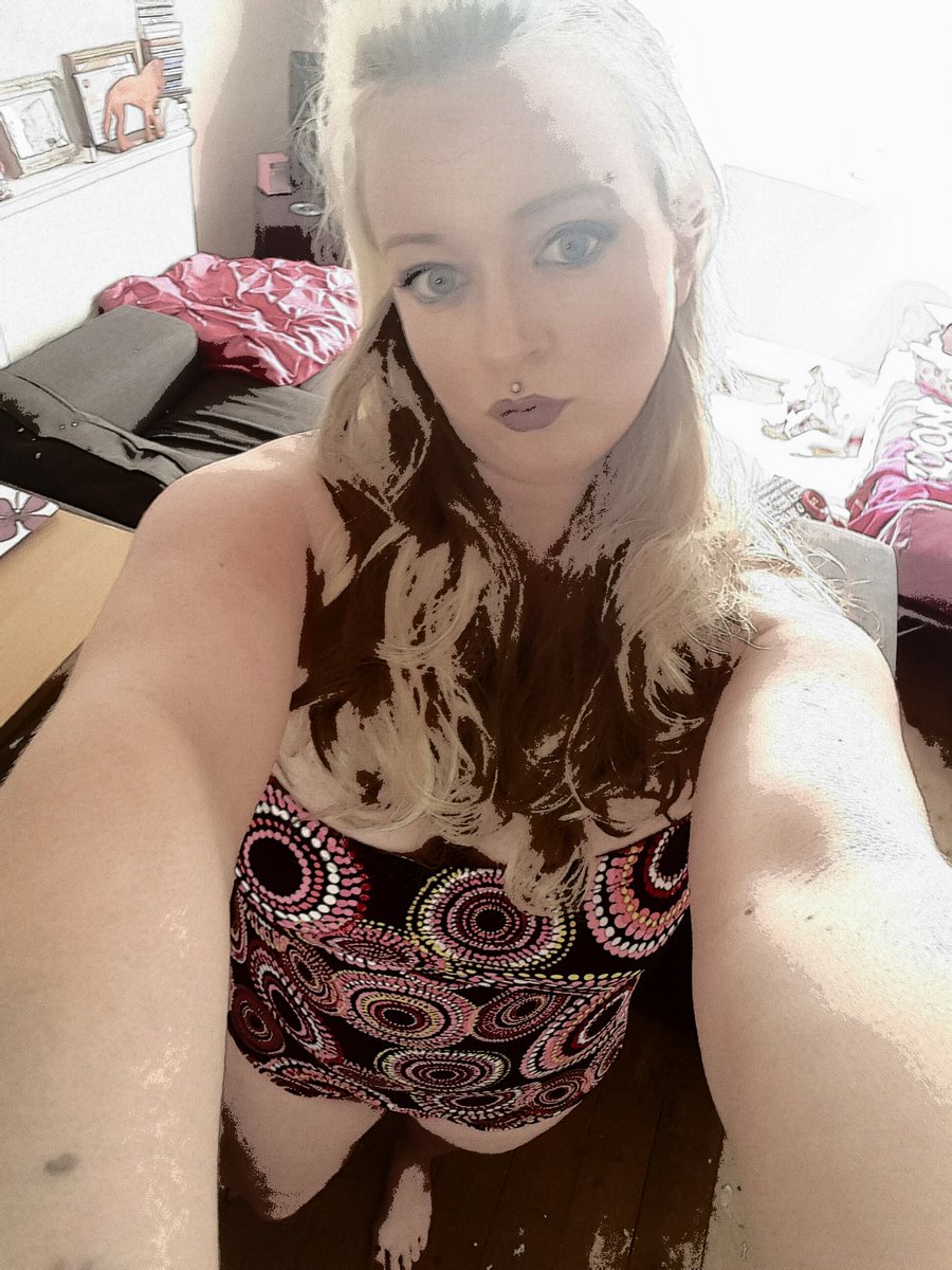beckii tweet media