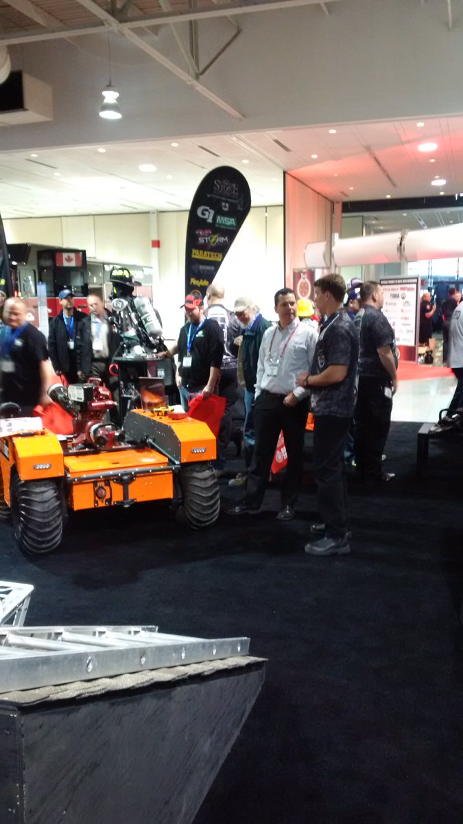 AJStoneCompany's tweet photo. AJ Stone booth is busy stop by #OAFC2016 https://t.co/xOt8vQn0FD