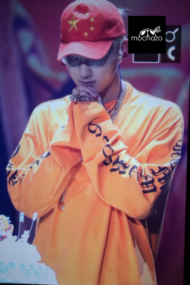 mochazo's tweet photo. 🎂🎉✨#TAO #타오 #黄子韬 160501 THE ROAD CONCERT https://t.co/KSLa3TUKMc