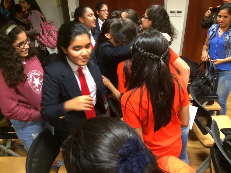 appgirlsperu's tweet photo. Receiving the many "congrats"from the other teams.
@technovation @technovationPE #AppGirlsPeru https://t.co/vfRt4zT08d