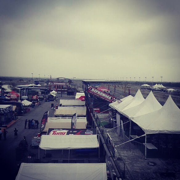 FanFsc's tweet photo. Asi amanece el #Autódromo dándonos la bienvenida a la segunda fecha del serial #YoSoyFanSuperCopa
@ladecuadroslp https://t.co/cIbS52a31F