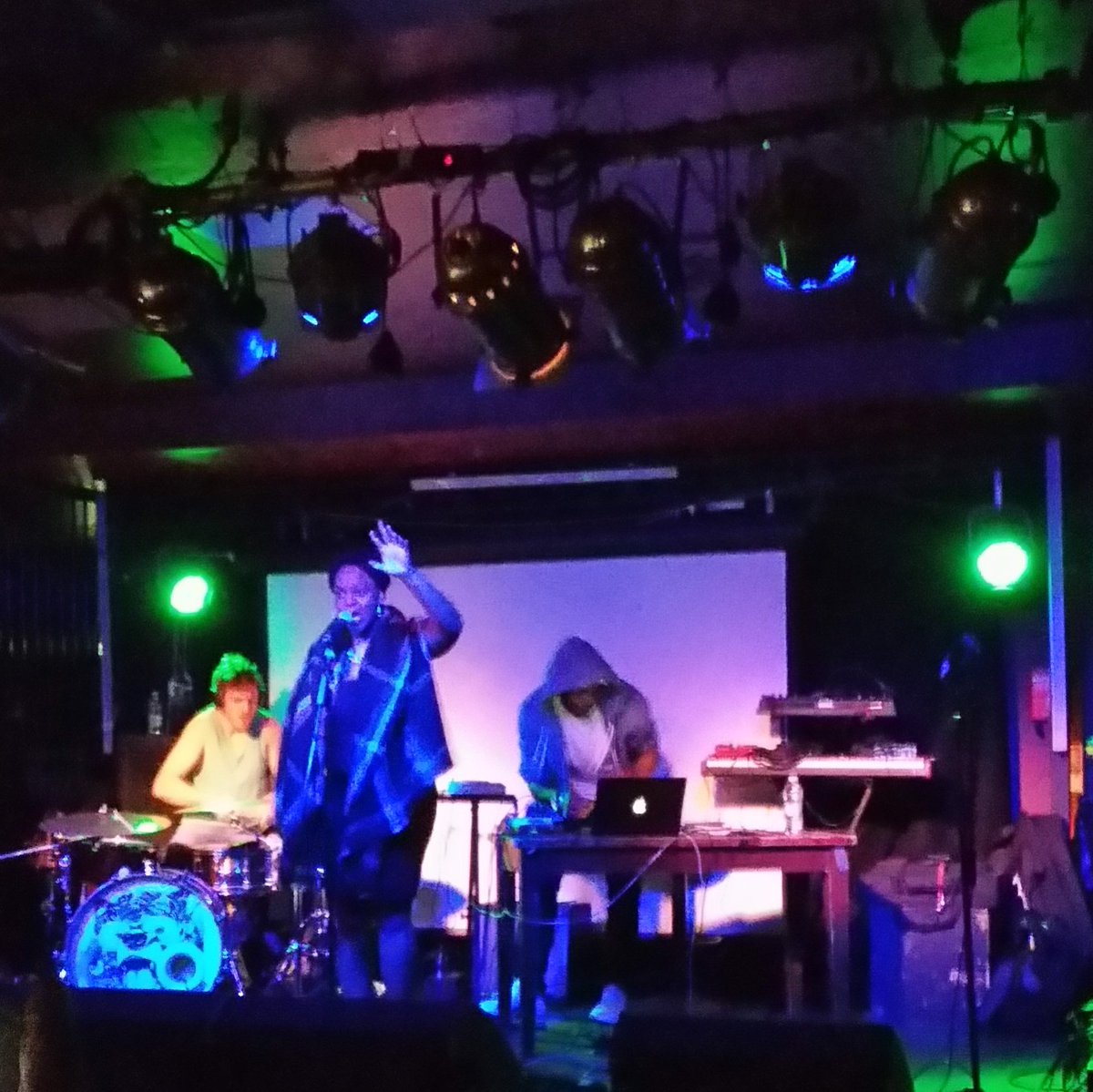MondoLing's tweet photo. Really enjoyed the future soul sounds of @Kinatural at @O2Islington as they supported @fifirong's EP launch! https://t.co/ZrEnNScJaM