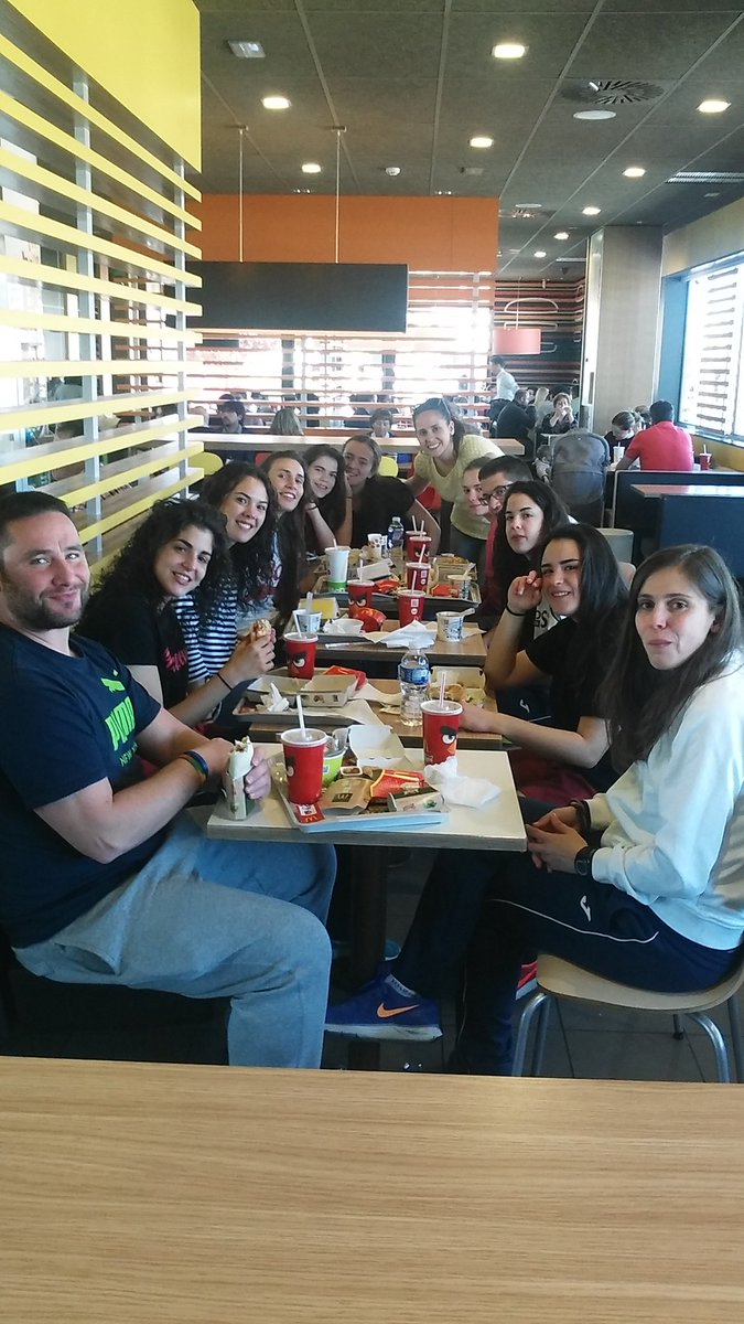 ucacb's tweet photo. #SeniorFemenino | @Solissseguros 

¡CAMPEONAS!

¡Gracias a ELLAS!¡Y a ELLOS!¡Y a las madres que las...!

#UcaLive 🏀 https://t.co/YAMnL4xkUp