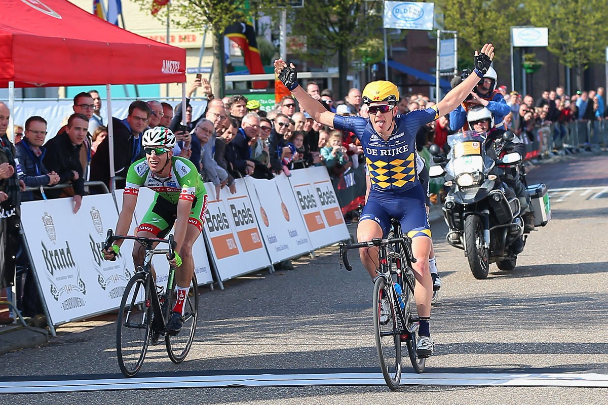 Xbordercycling's tweet image. Een trotse winnaar @JetseBol voor de 20e editie van de Drielandenomloop in Bocholtz #3lo #crossborder.