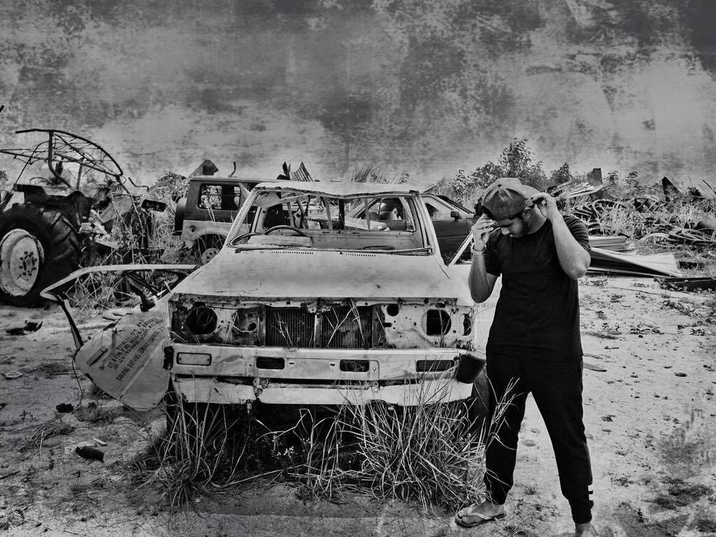 oldcar_photo's tweet photo. #oldcar #justgoshoot #selfiesunday #goodvibes #rare #misteripulauhantu #deadplaces #huntedplace #thewalkingdead #ip… https://t.co/S6EBLRNQW7