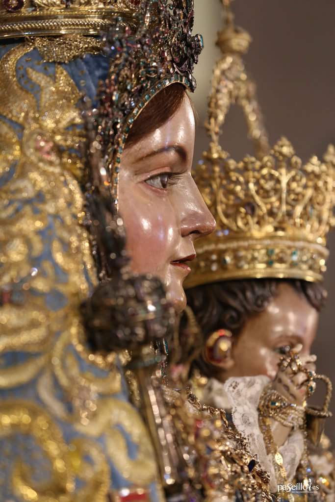 SoledaddeLucena's tweet photo. Felicidades a todas las madres y  especialmente a aquellas que llevan por nombre el de nuestra patrona, Araceli. https://t.co/V2fF6ReVlK