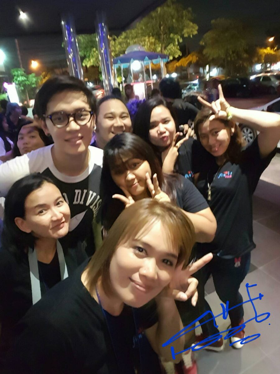 khunjunezaa's tweet photo. สนุกมากกกก @Siriboat72 @tongnaphat_af10 #finalepub #8DiVas https://t.co/RI1s83RD9Q
