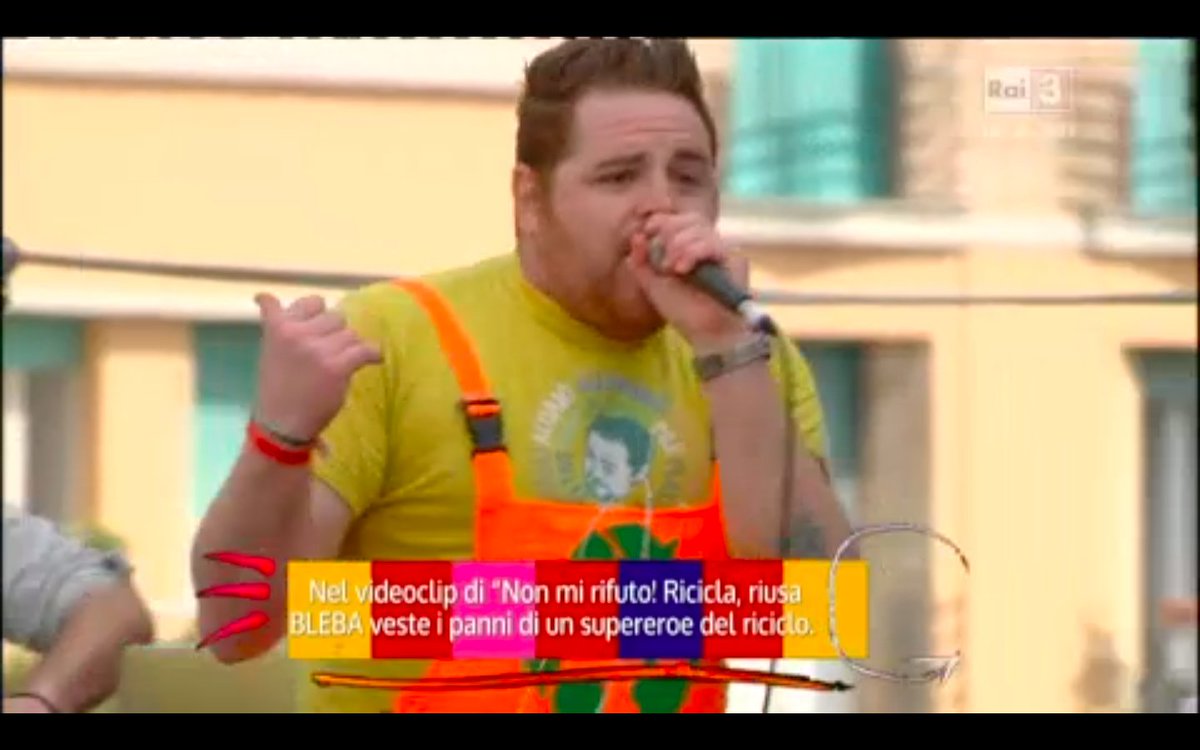 ziomuro's tweet photo. L'epica esibizione di #Blebla, il rapper ecologista al #1M2016 con Ricicla, riusa (video) https://t.co/j507Tw1U82 https://t.co/TBM8B318bI