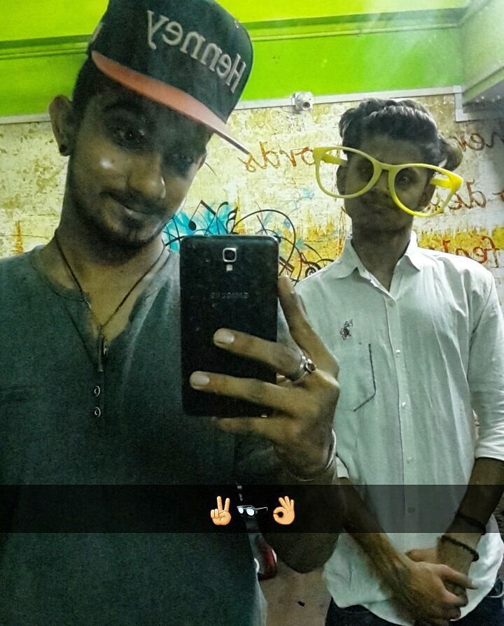 producerpassion's tweet photo. Sunday eve✌👓👌
#AnkitDrobow #PiyushShah
#SundayEve #studiolife
#TaraBinaShyamMane🎧 by ankitdrobow https://t.co/ZqdYc7oRPU